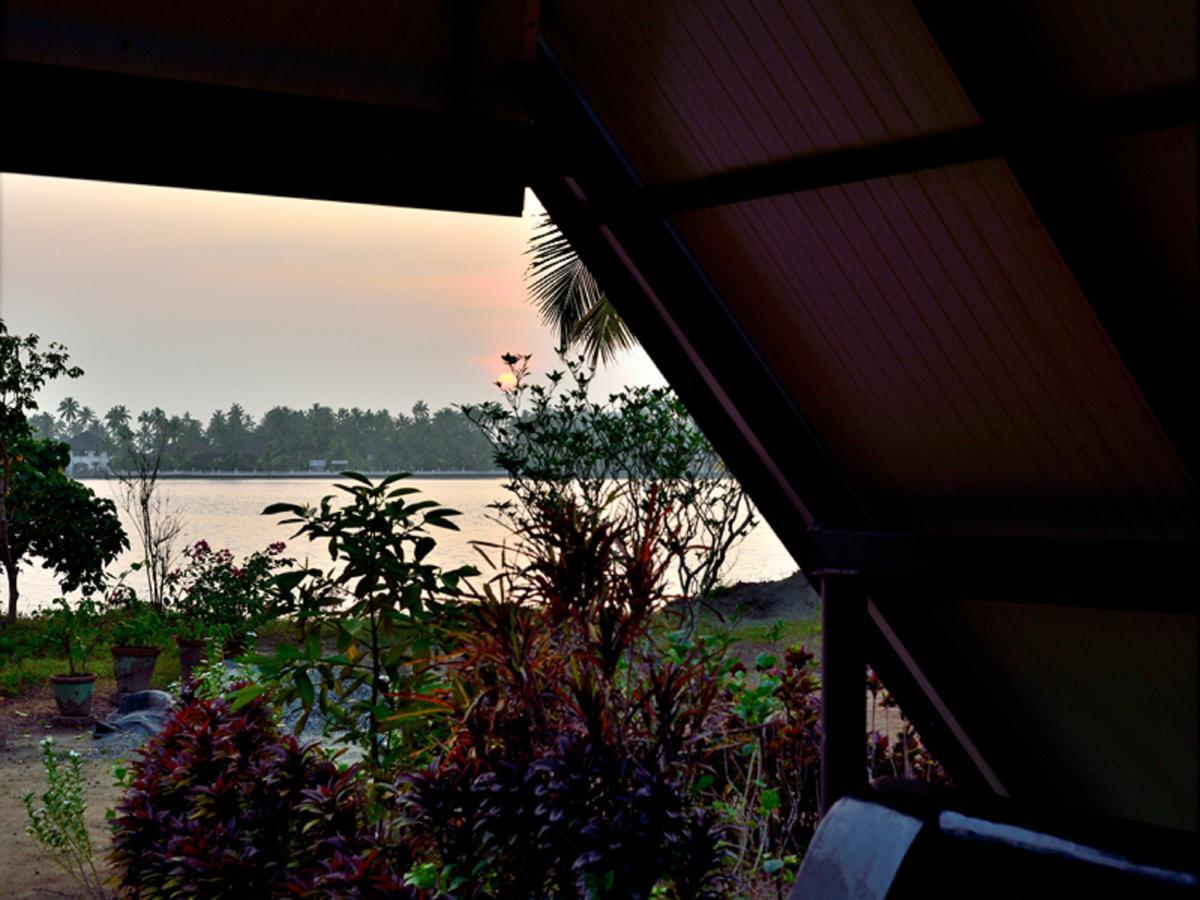 Kadaloram Beach Resort Kochi Buitenkant foto