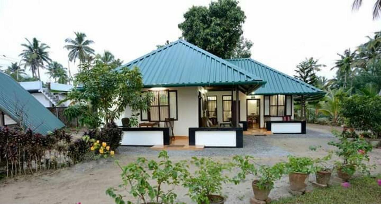 Kadaloram Beach Resort Kochi Buitenkant foto
